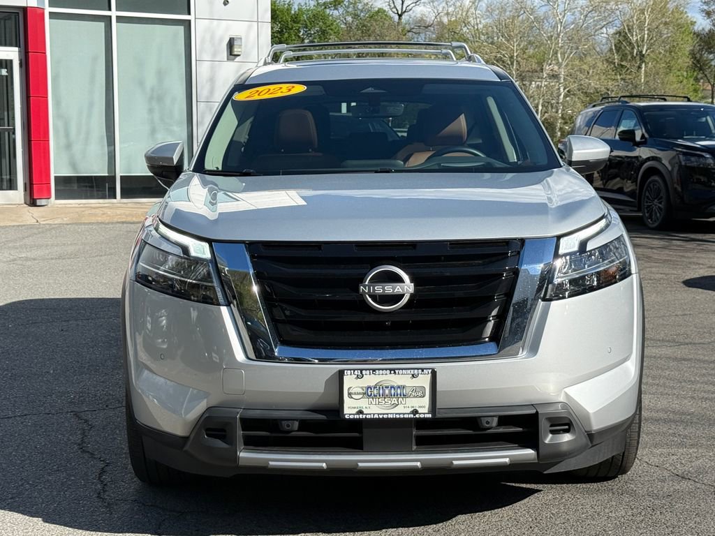 Used 2024 Nissan Pathfinder Platinum w/ Cargo Package AWD/4WD image 2