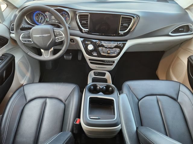 Used 2024 Chrysler Pacifica Touring-L FWD image 23
