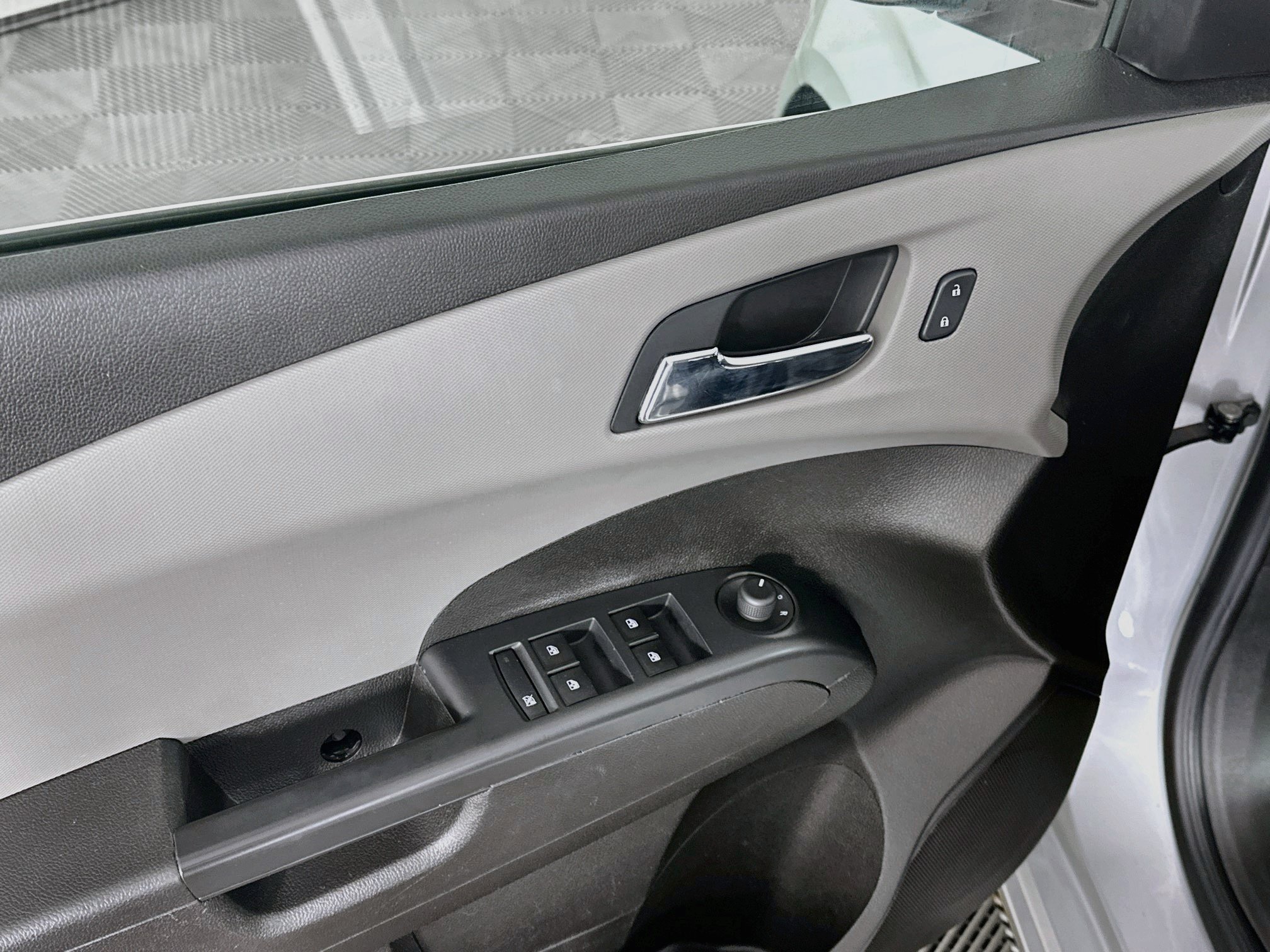 Used 2017 Chevrolet Sonic LT FWD image 15
