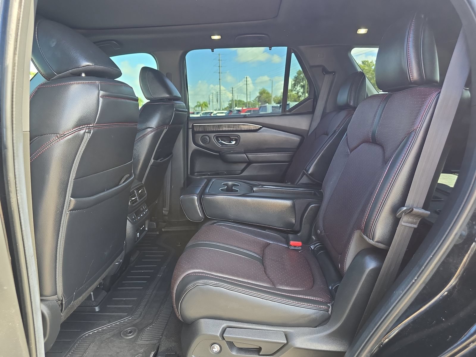 Used 2025 Honda Pilot Black Edition image 13