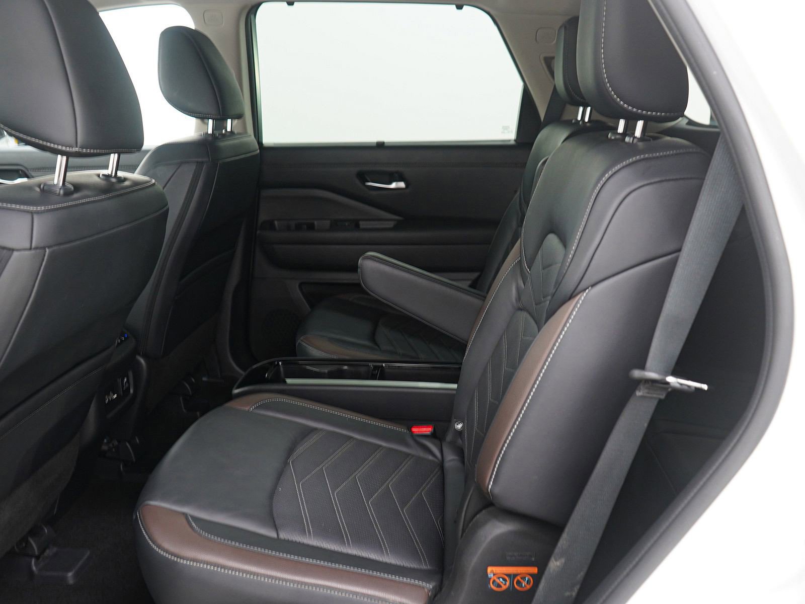 Used 2024 Nissan Pathfinder Platinum image 18