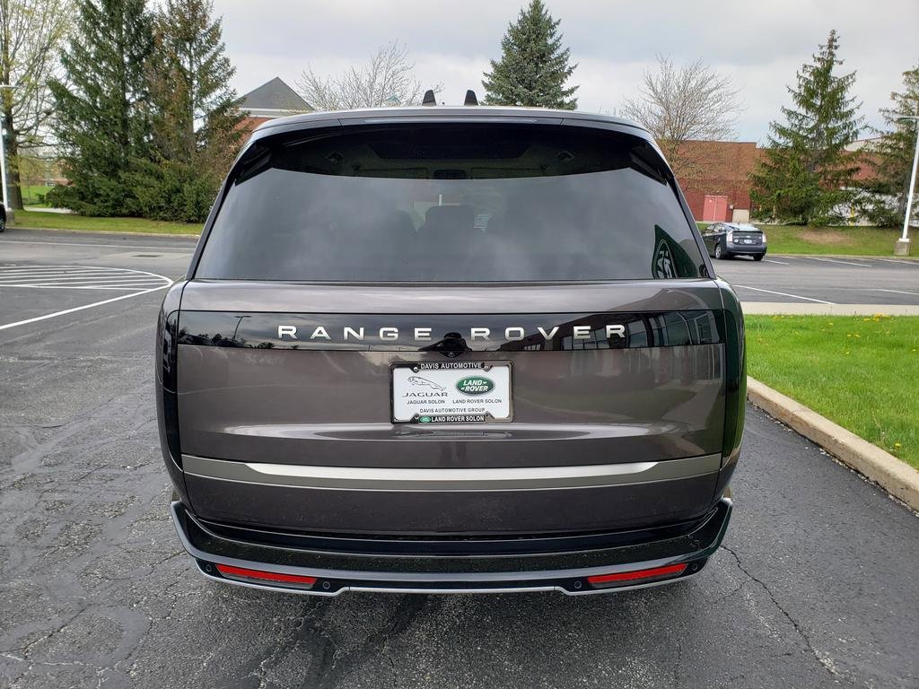 New 2025 Land Rover Range Rover Long Wheelbase SE image 6