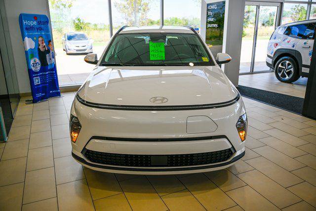 New 2025 Hyundai Kona SEL FWD image 1