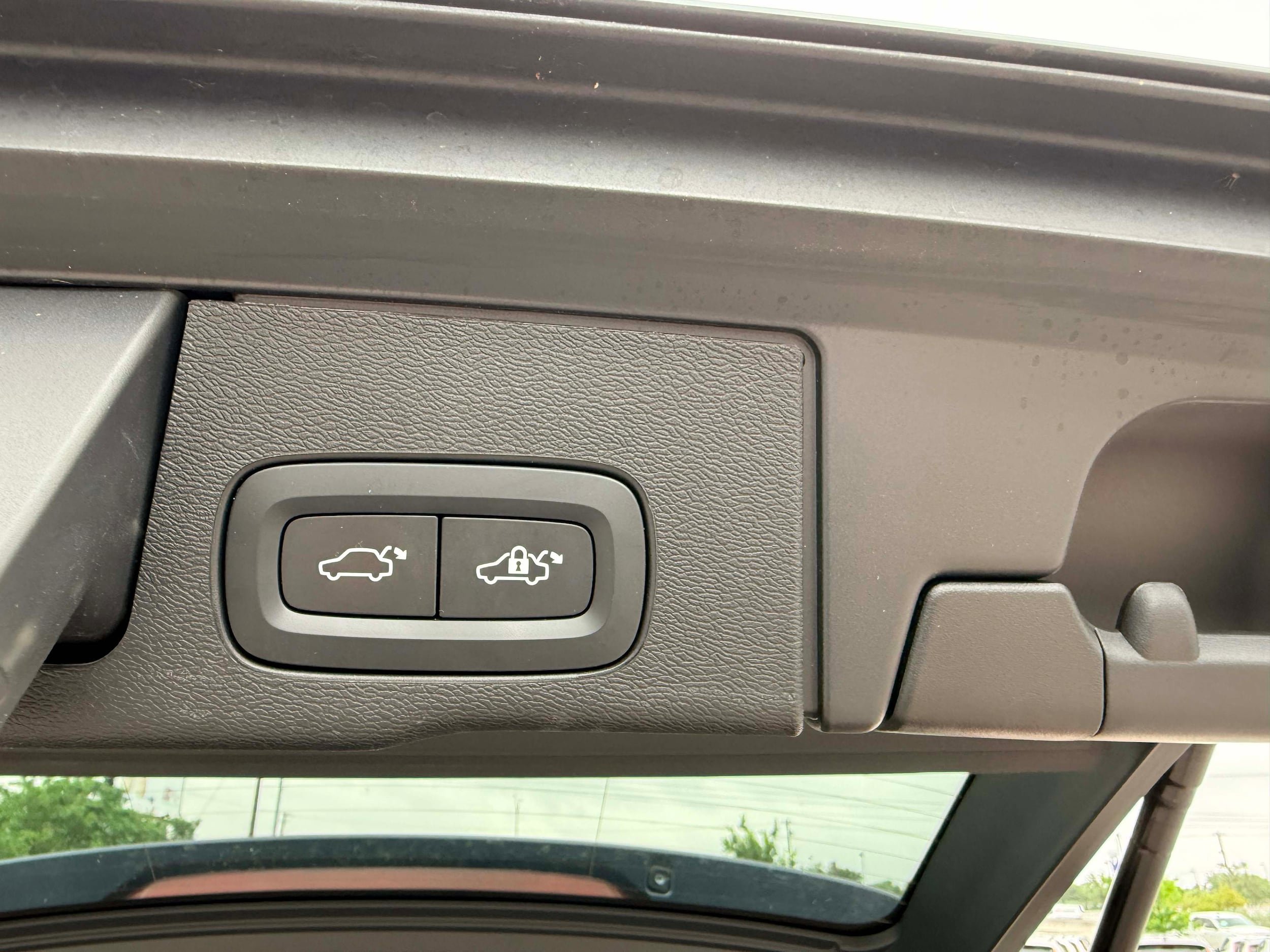 Certified 2023 Volvo XC60 B5 Plus w/ Climate Package FWD image 24