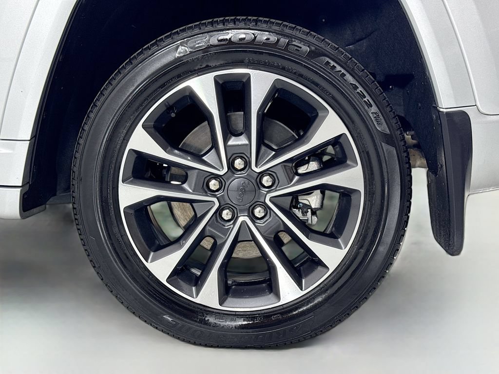 Used 2023 Jeep Grand Cherokee Overland w/ Advanced Protech Group III AWD/4WD image 9