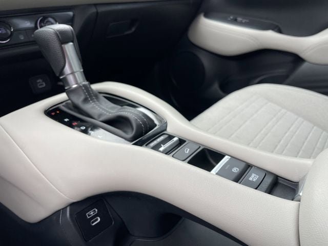 Certified 2025 Honda HR-V LX image 19