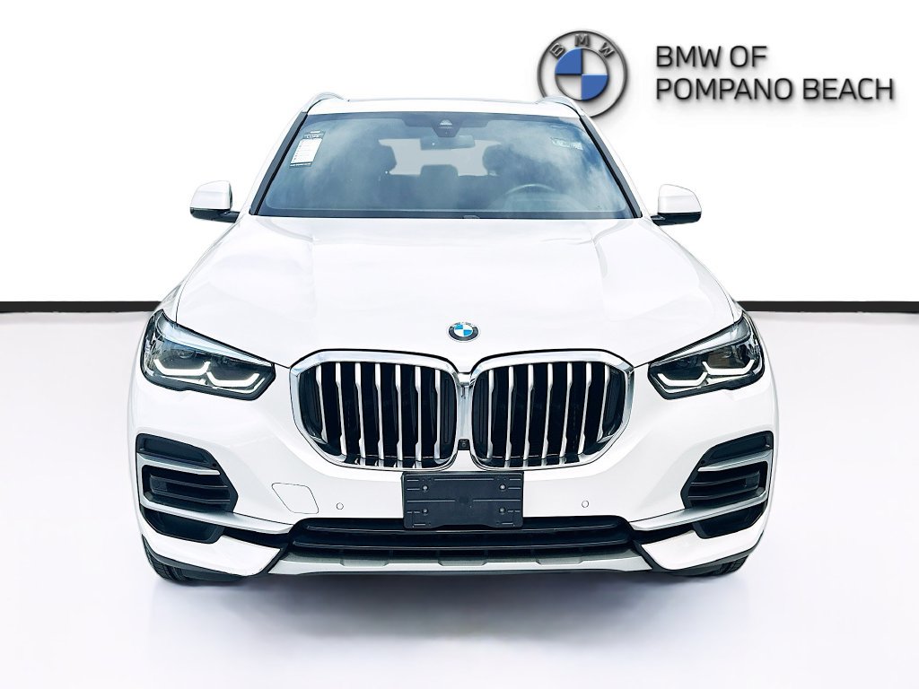 Used 2023 BMW X5 xDrive40i w/ Parking Assistance Package AWD/4WD image 2