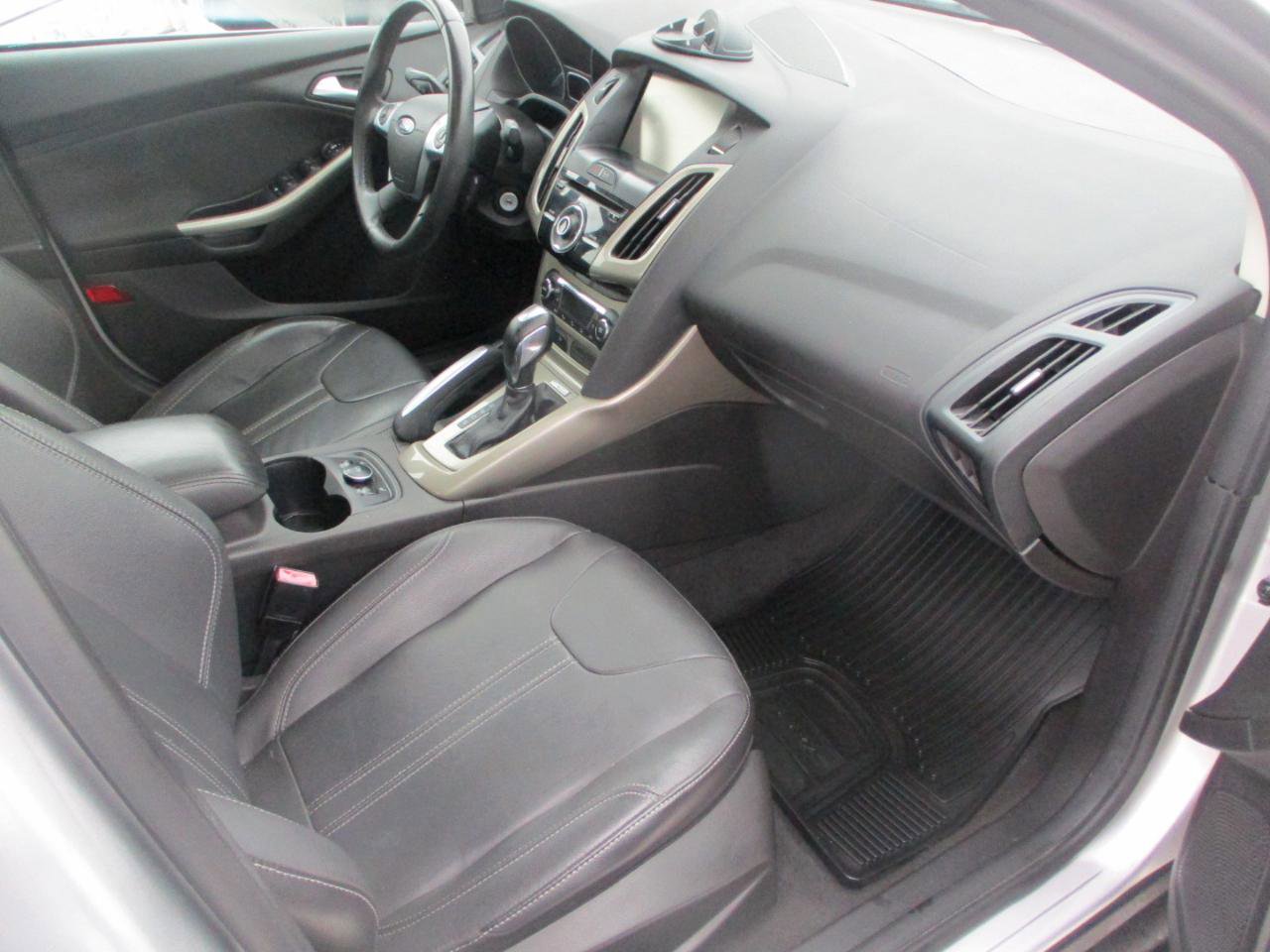 Used 2012 Ford Focus SEL FWD image 8
