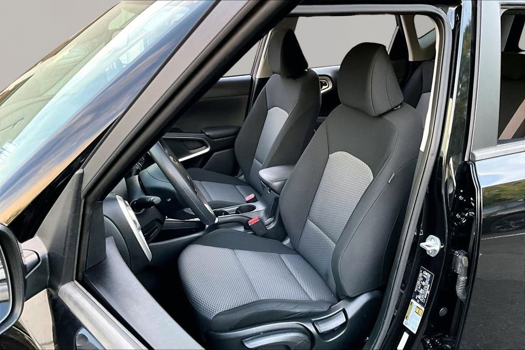 Used 2023 Kia Soul LX w/ LX Technology Package FWD image 16