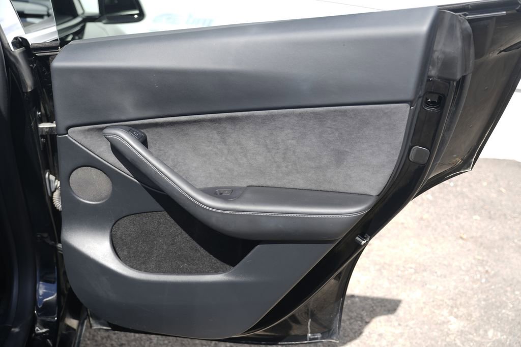 Used 2023 Tesla Model Y Long Range image 37