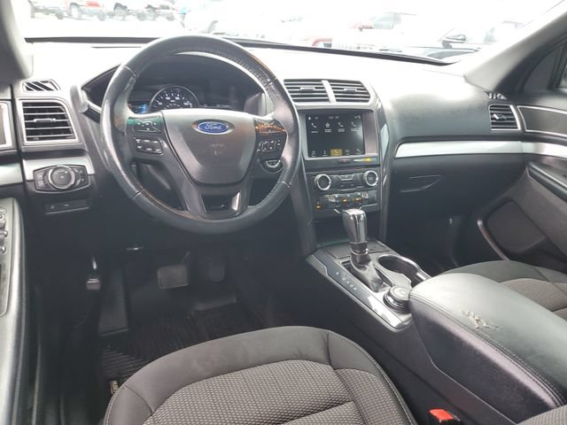 Used 2017 Ford Explorer XLT w/ Equipment Group 201A AWD/4WD image 10