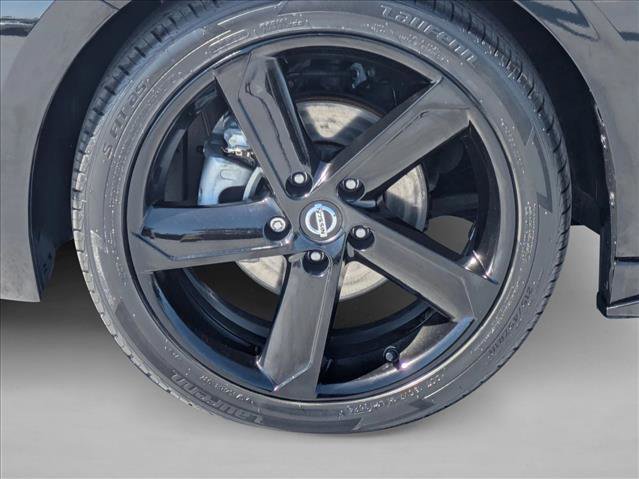Used 2023 Nissan Sentra SR w/ Midnight Edition Package FWD image 23