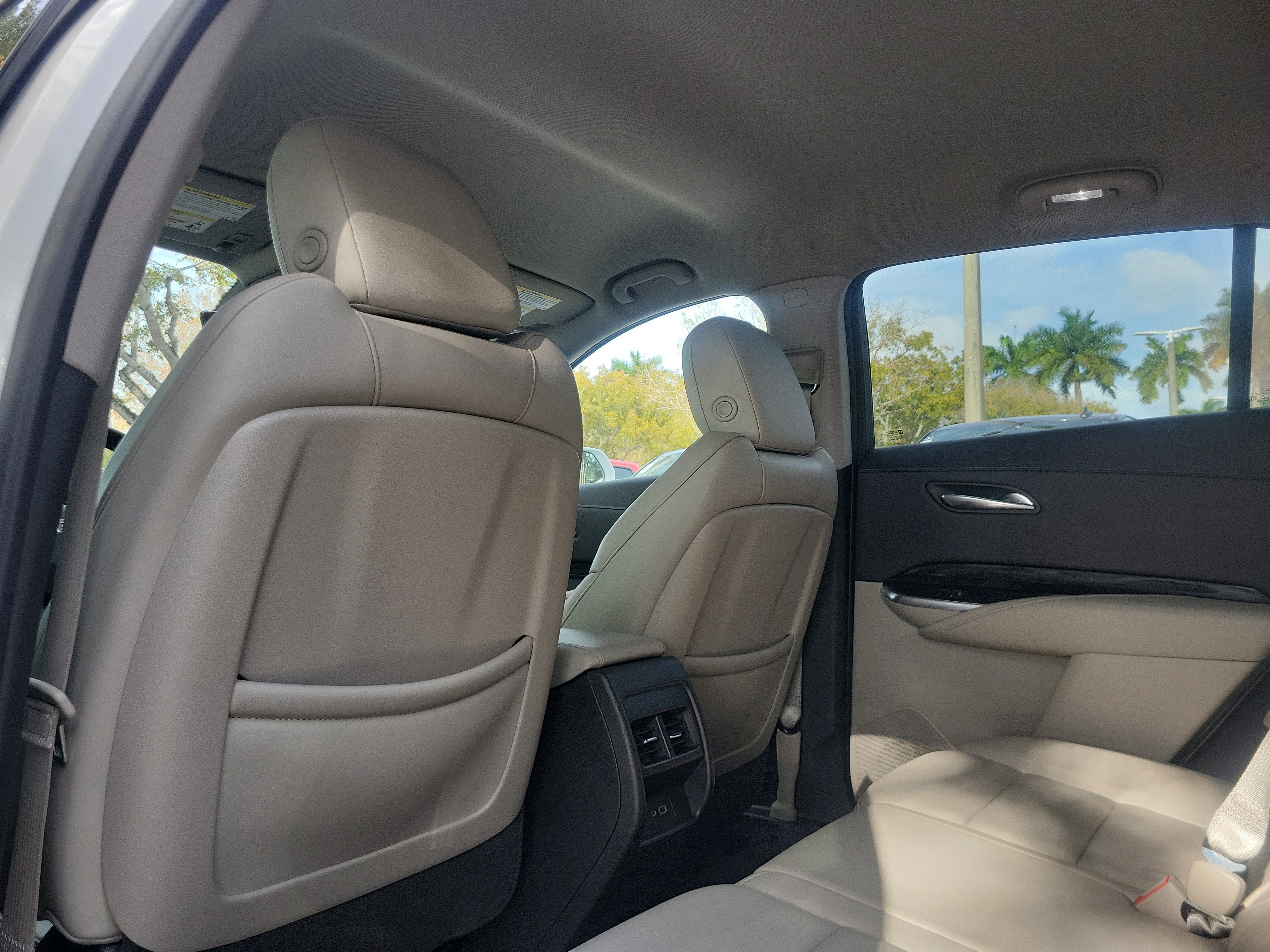 Used 2020 Cadillac XT4 Premium Luxury w/ Enhanced Visibility Package image 14