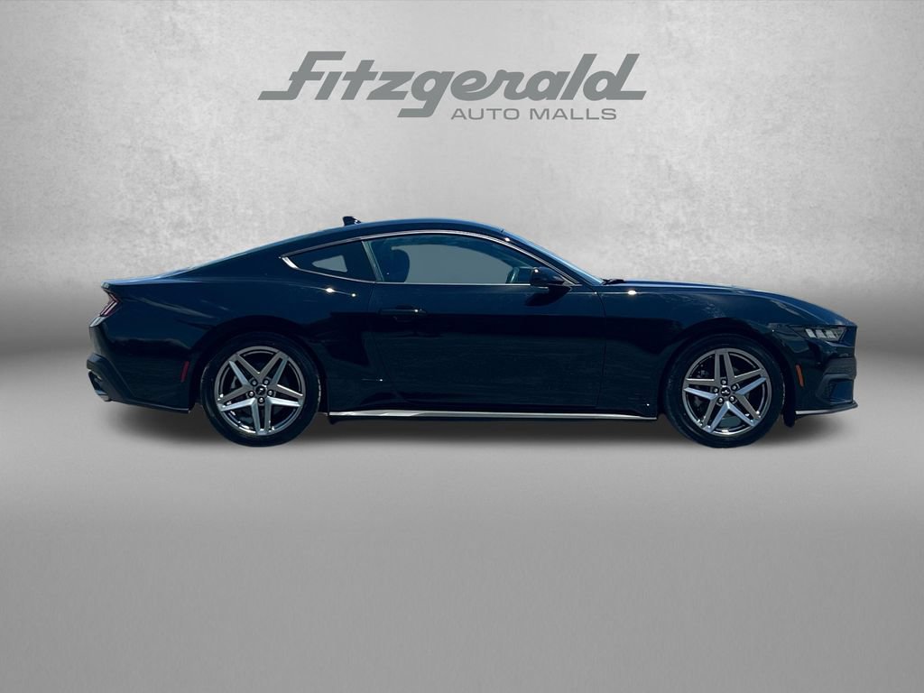 Used 2024 Ford Mustang Coupe RWD image 3