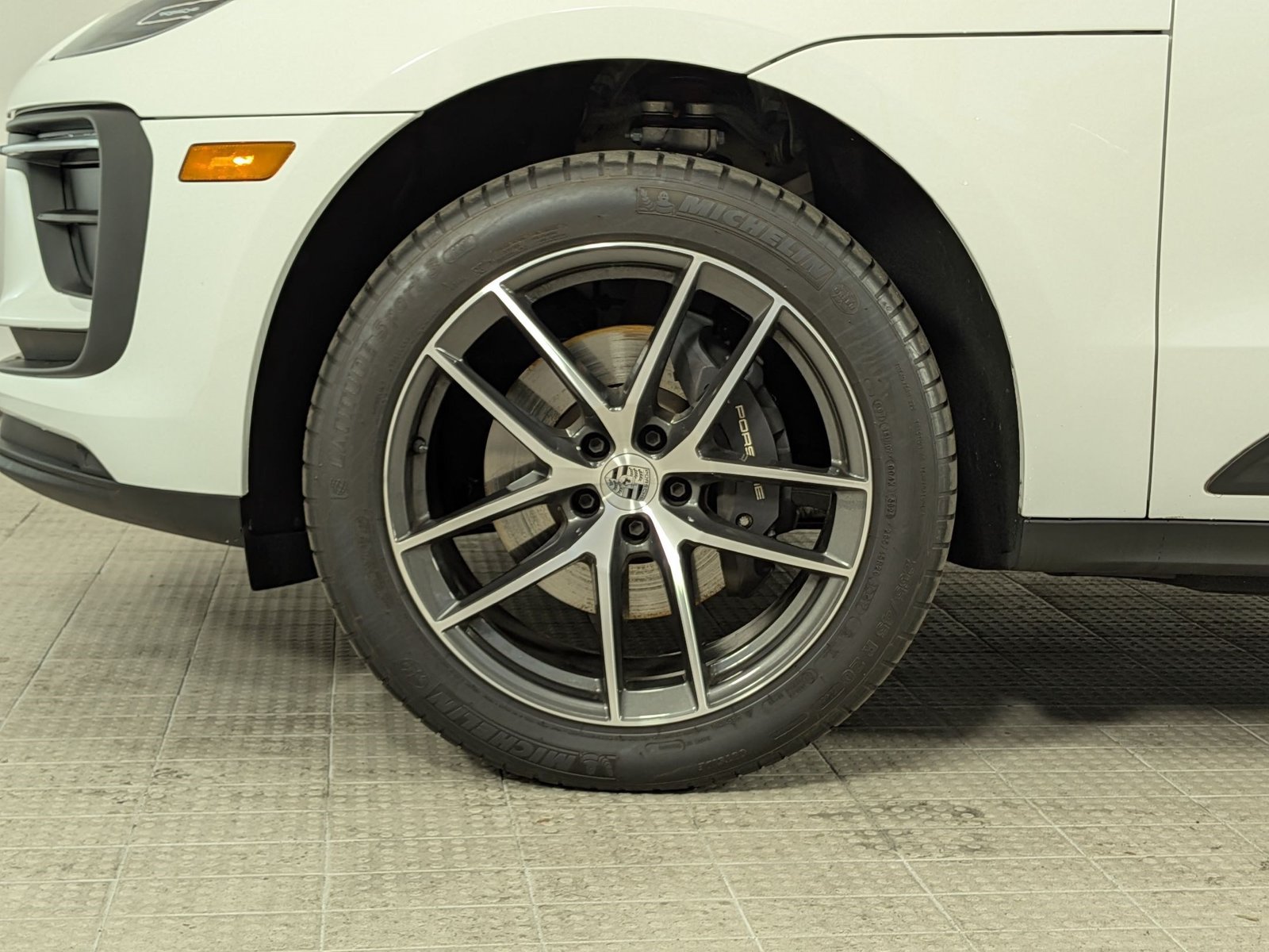 Certified 2025 Porsche Macan Turbo AWD/4WD image 27