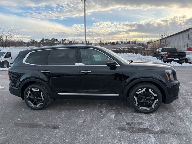 New 2025 Kia Telluride S image 2