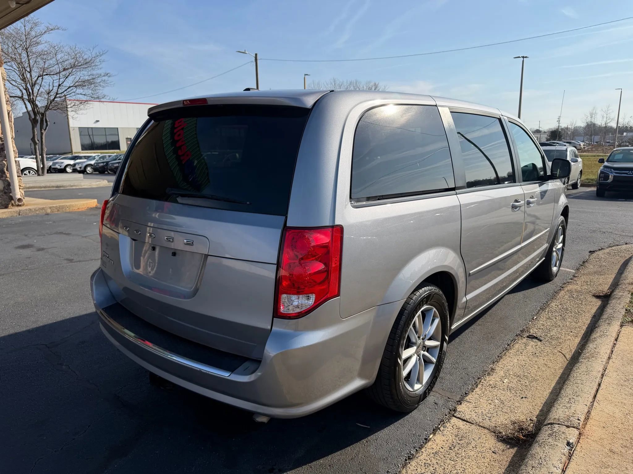 Used 2016 Dodge Grand Caravan SE image 7
