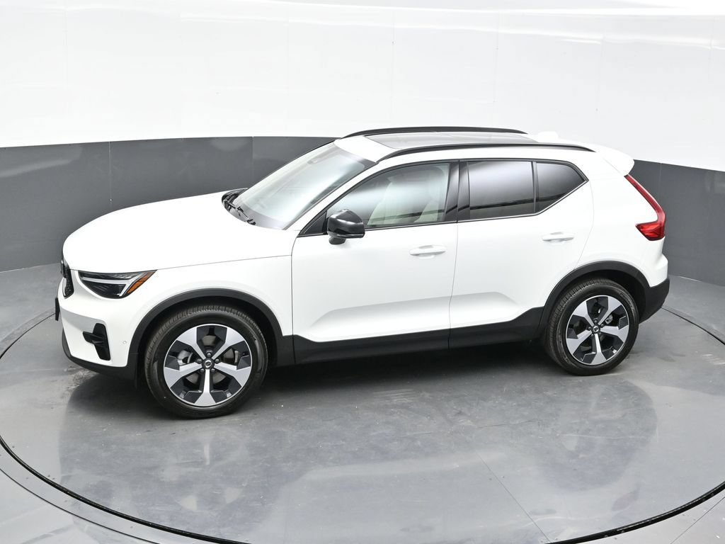 New 2026 Volvo XC40 B5 Plus w/ Protection Package Premier AWD/4WD image 19
