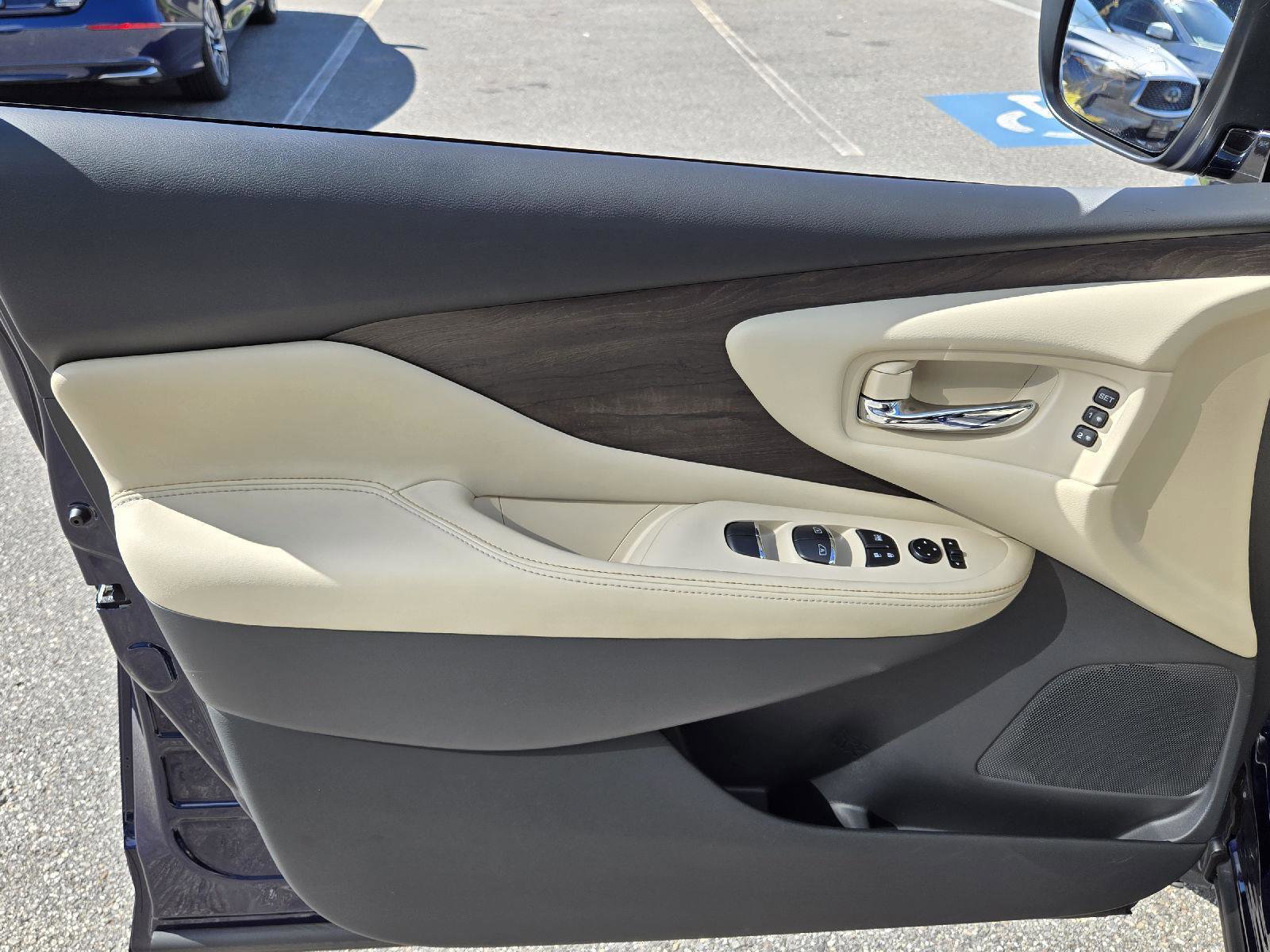 Used 2023 Nissan Murano Platinum w/ Cargo Package image 7