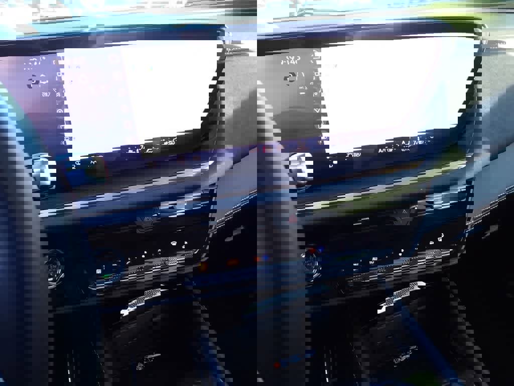 Used 2025 Buick Envision Sport Touring image 27