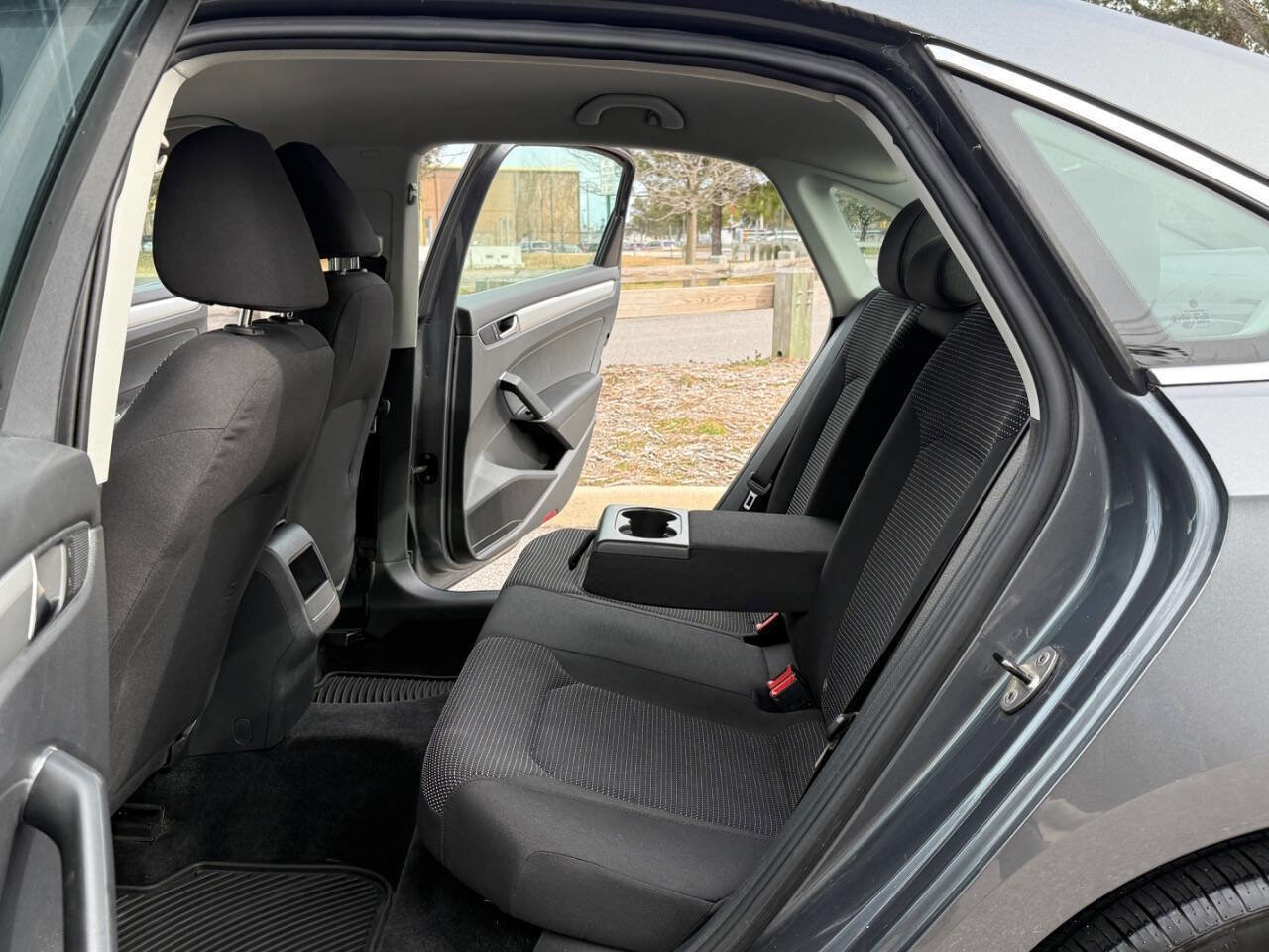 Used 2017 Volkswagen Passat 1.8T S image 21