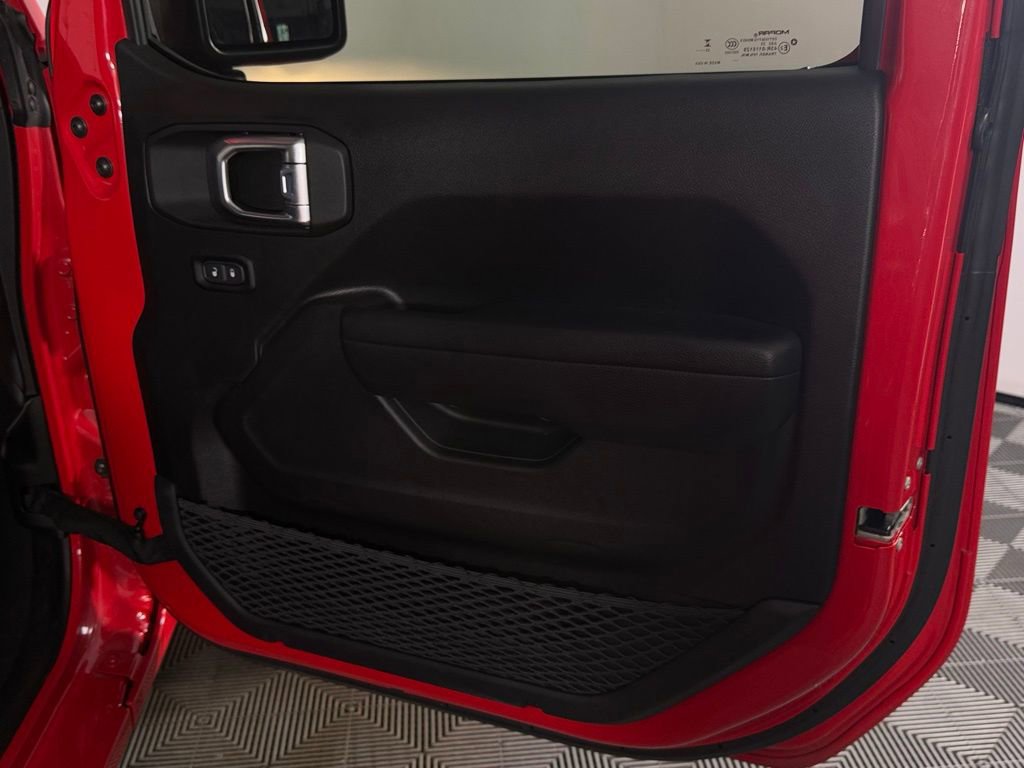Used 2024 Jeep Wrangler Unlimited image 32
