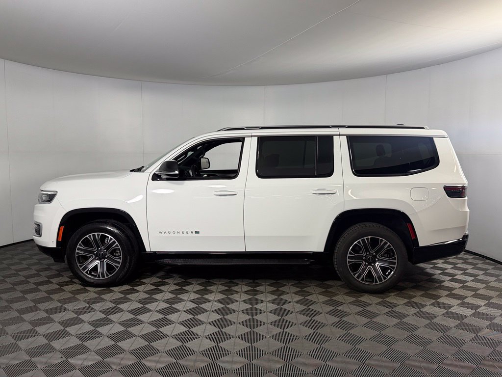 Used 2025 Jeep Wagoneer 4WD image 11