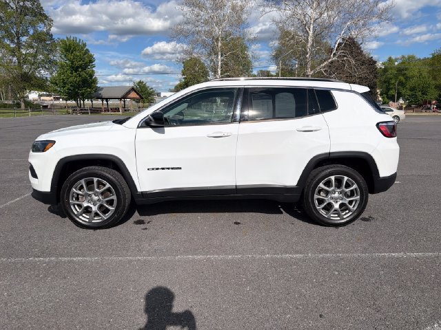Used 2022 Jeep Compass Latitude AWD/4WD image 2