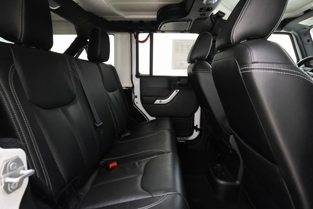 Used 2018 Jeep Wrangler Unlimited Sahara w/ Connectivity Group image 20