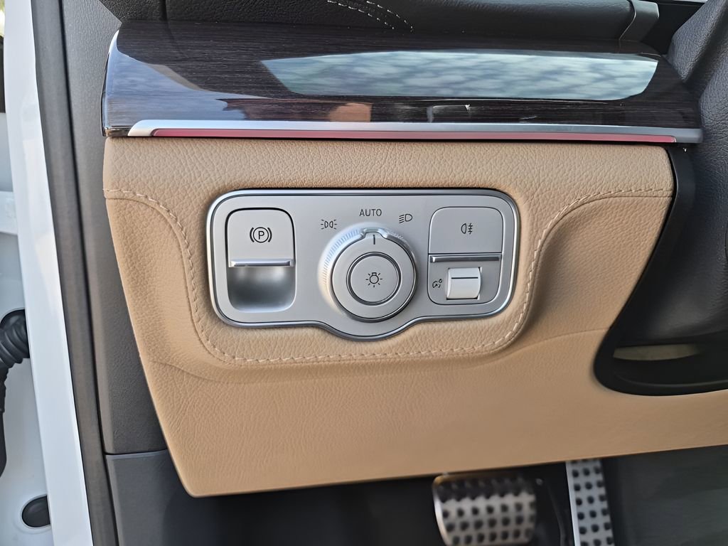 Used 2024 Mercedes-Benz GLS 450 4MATIC image 32