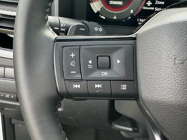 Certified 2025 Nissan Rogue SL w/ Tech Package FWD image 27