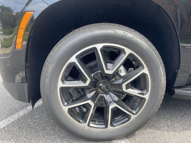 New 2026 Chevrolet Suburban RST w/ RST Capability Package AWD/4WD image 10
