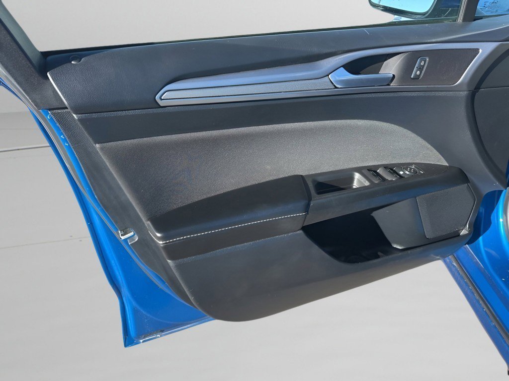 Used 2020 Ford Fusion SE image 17