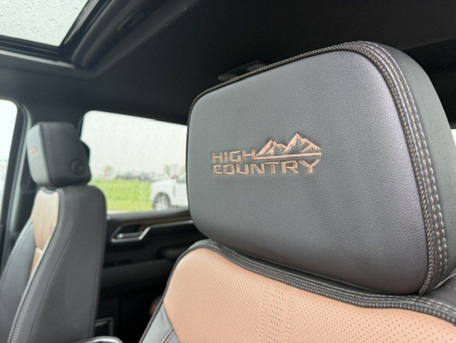Used 2025 Chevrolet Silverado 1500 High Country AWD/4WD image 16