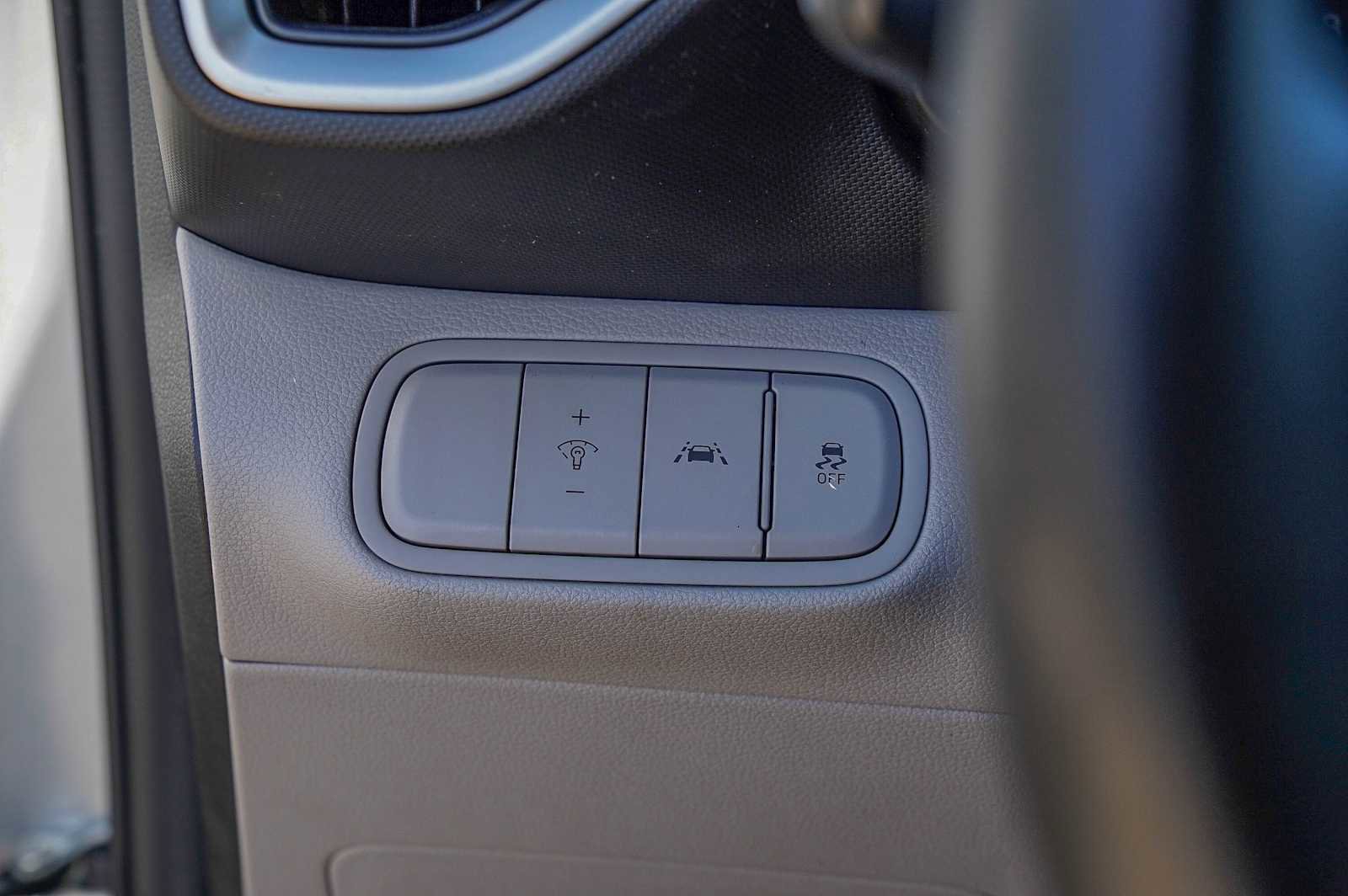 Used 2022 Hyundai Venue SEL image 21