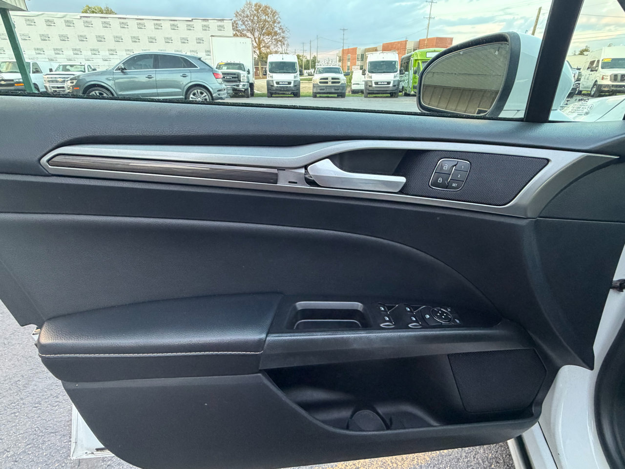 Used 2020 Ford Fusion SEL image 18