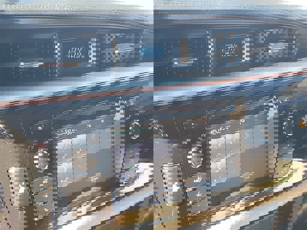 Used 2015 Toyota Corolla LE image 27