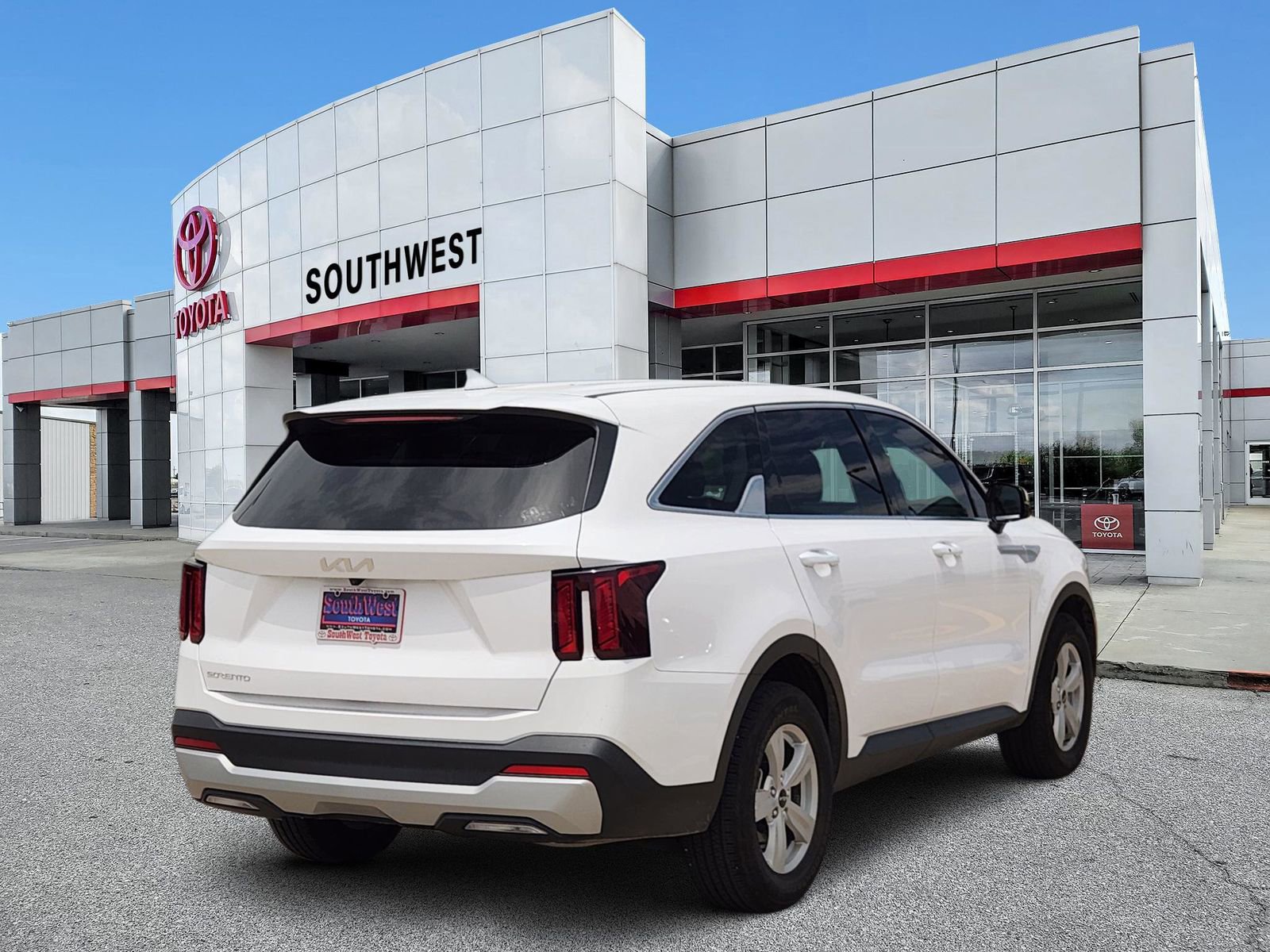 Used 2025 Kia Sorento LX FWD image 5