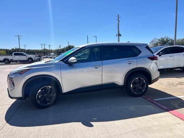 Used 2024 Nissan Rogue SV AWD/4WD image 6