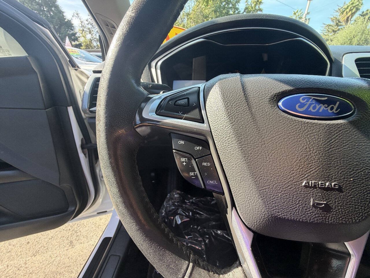 Used 2016 Ford Fusion SE FWD image 11