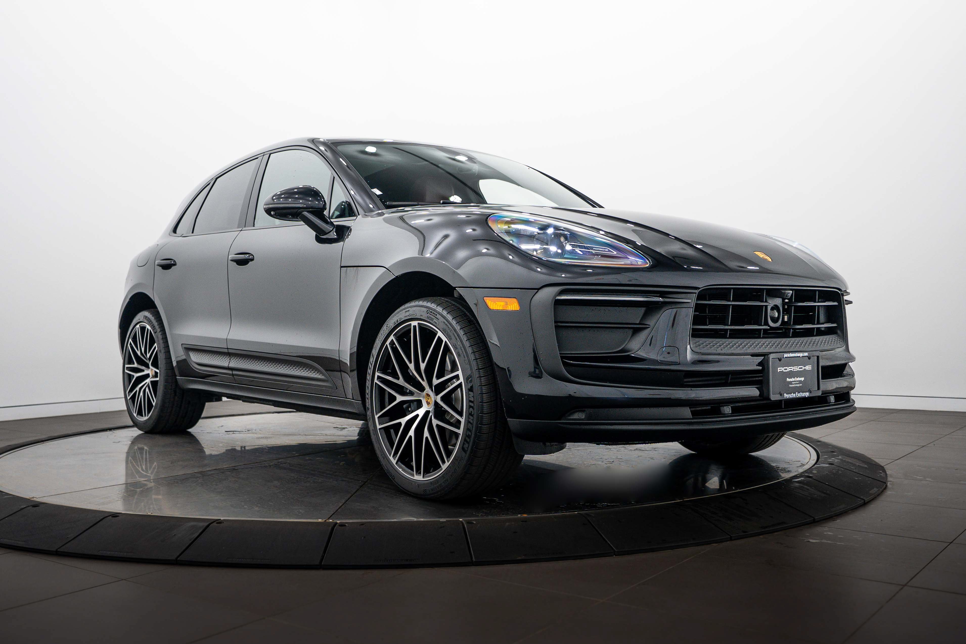 Certified 2026 Porsche Macan AWD/4WD image 9
