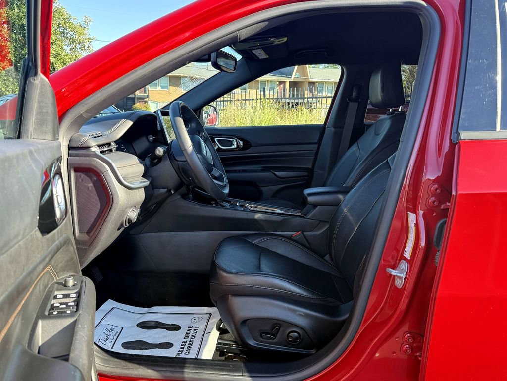 Used 2023 Jeep Compass Limited image 11