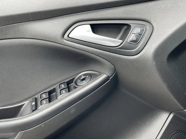 Used 2016 Ford Focus SE FWD image 23