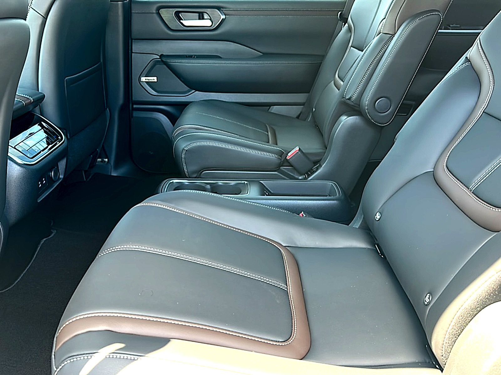 New 2026 Nissan Armada SL w/ Captain's Chari Seat Package image 15