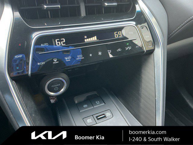 Used 2023 Toyota Venza XLE image 23