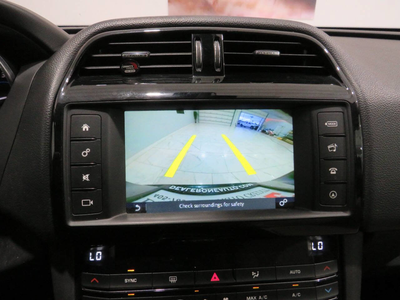 Used 2017 Jaguar F-PACE Premium image 21