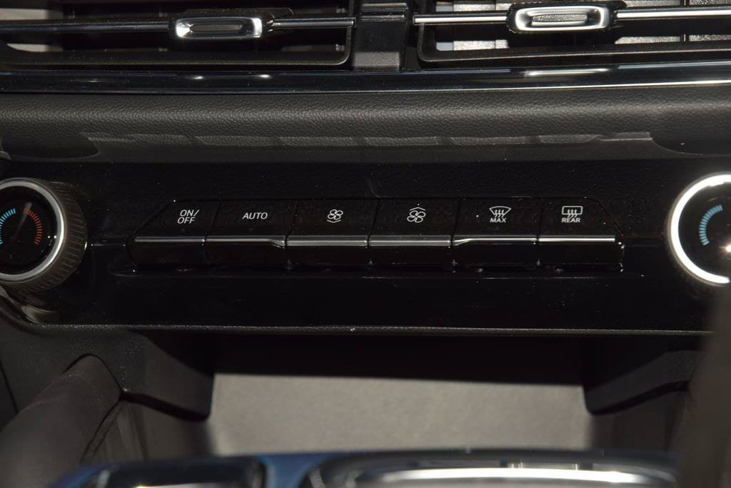 New 2026 Chevrolet Equinox EV LT w/ Convenience Package II AWD/4WD image 23