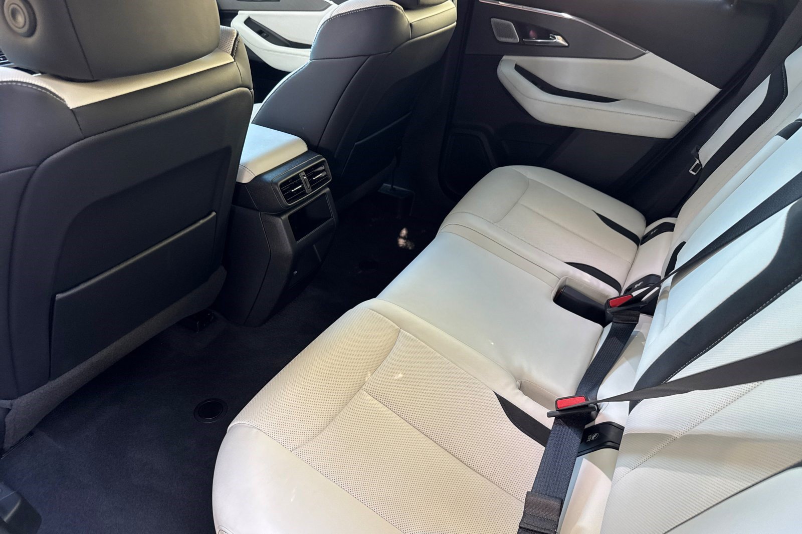 Used 2024 Acura ZDX A-Spec RWD image 26