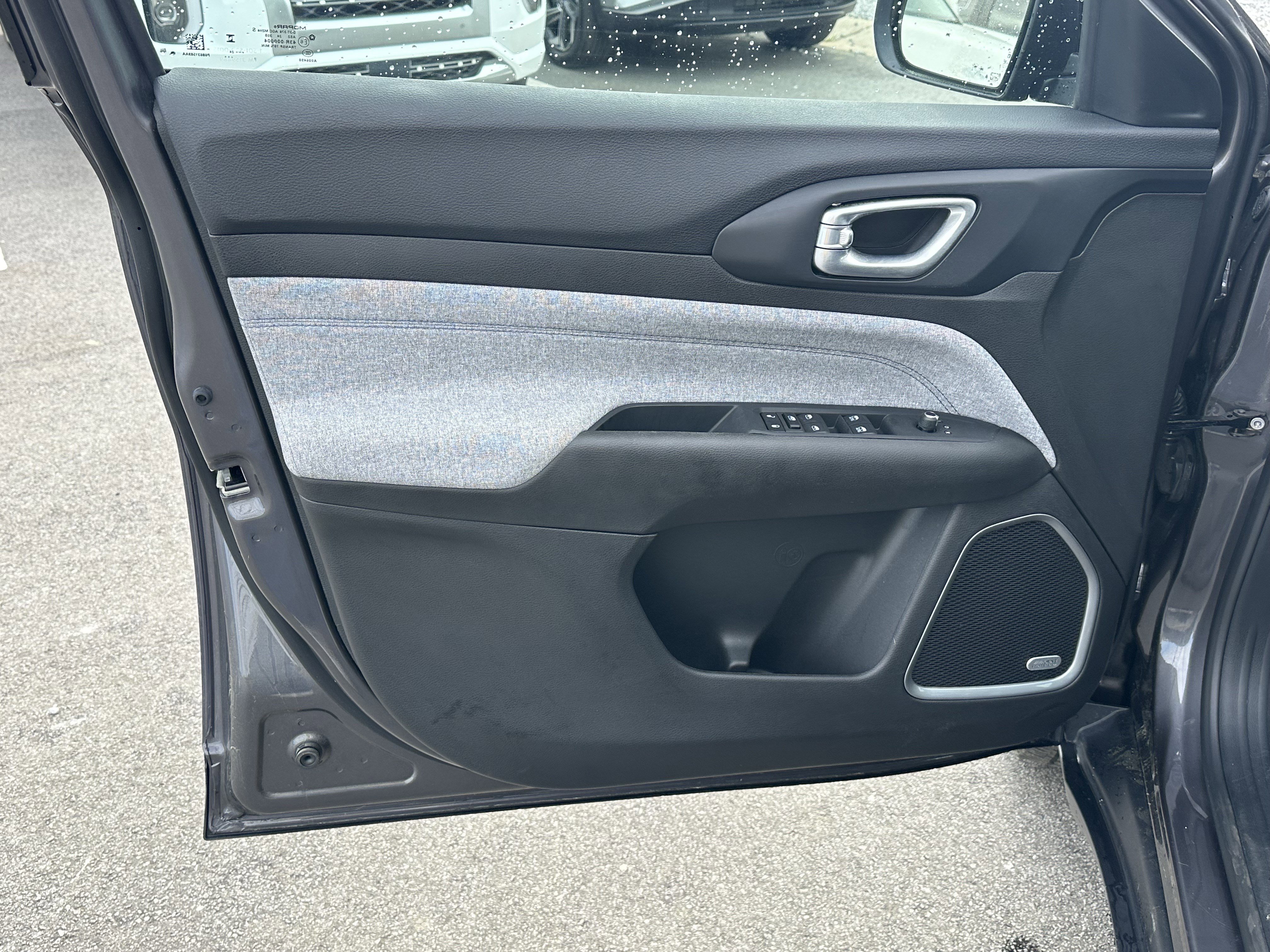 Used 2024 Jeep Compass Latitude w/ Sun and Sound Group image 13