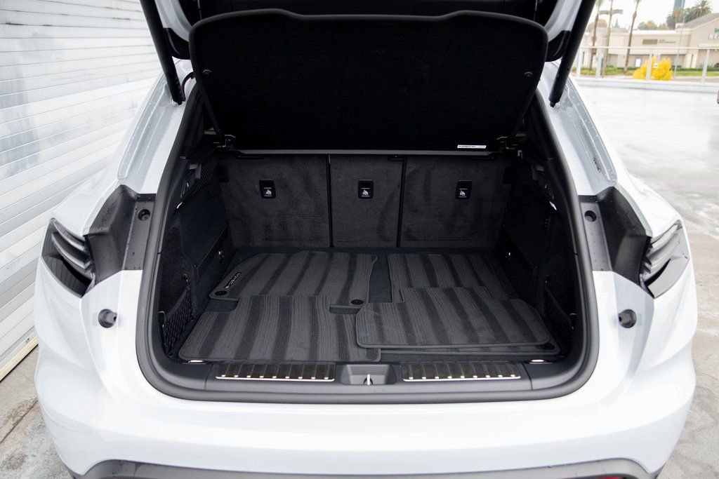 Certified 2025 Porsche Macan Electric RWD image 25